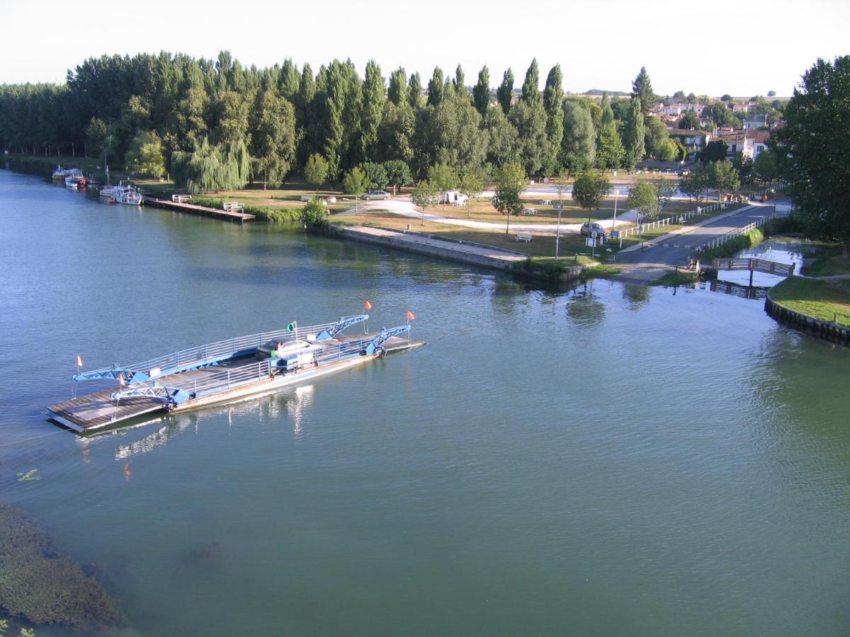 Camping Belle Riviere Chaniers Kültér fotó