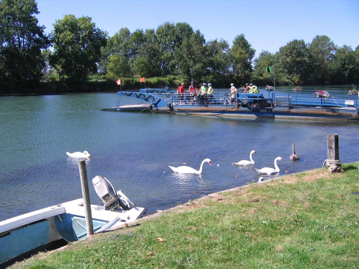 Camping Belle Riviere Chaniers Kültér fotó