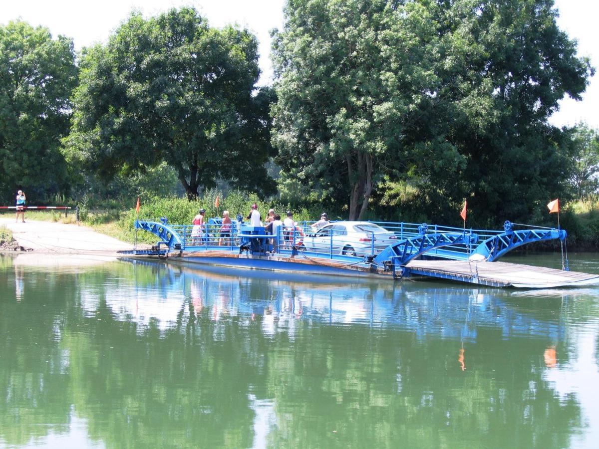 Camping Belle Riviere Chaniers Kültér fotó